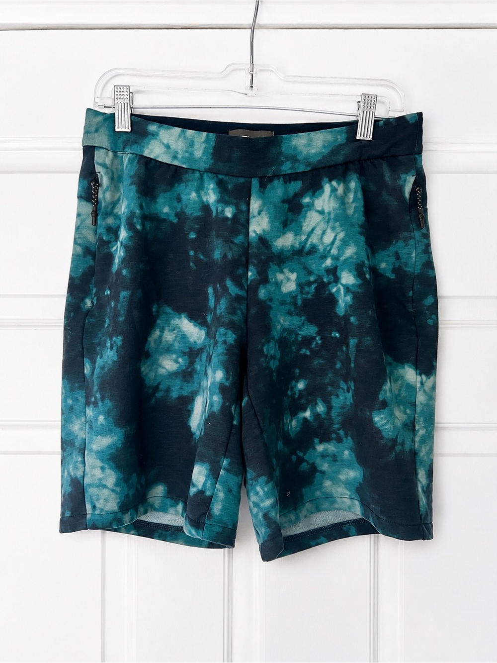 FLX Men’s Blue Green Tie Dye Athletic Shorts Small Zip Pockets 8” Inseam